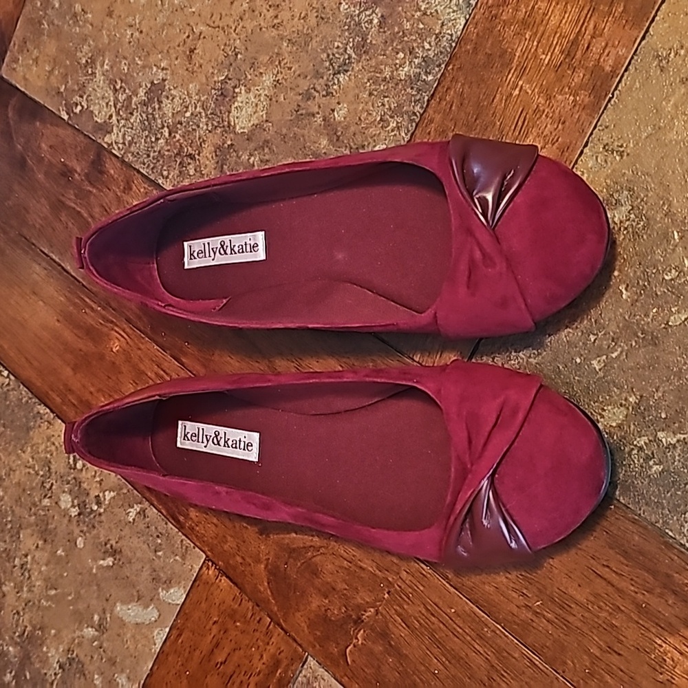 Ladies Kelly and Katie Red Faux Suede Flats Size 7.5